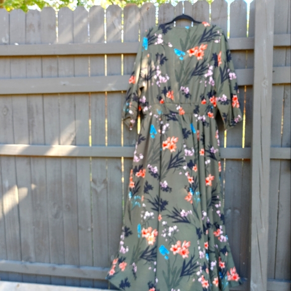 City Chic Floral Bohemian Maxi Dress Size XL/22 - Picture 2 of 10